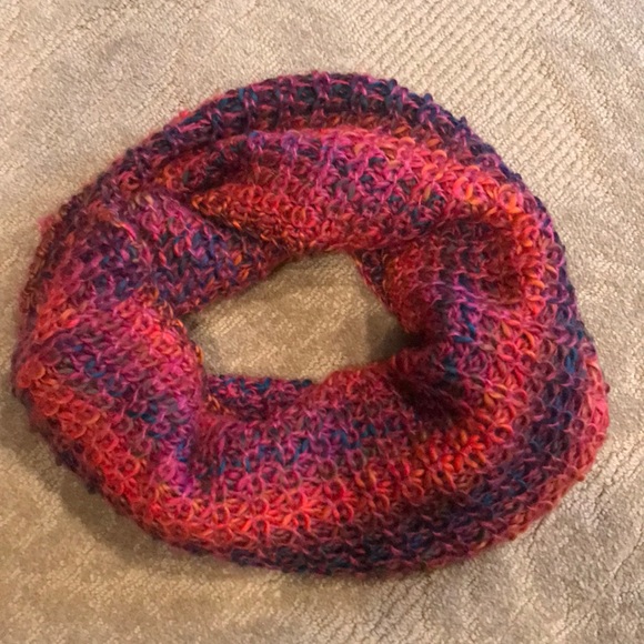Multicolored infinity scarf - Picture 4 of 4